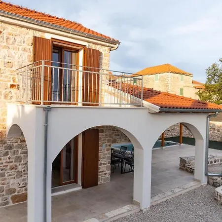 Villa Rakova